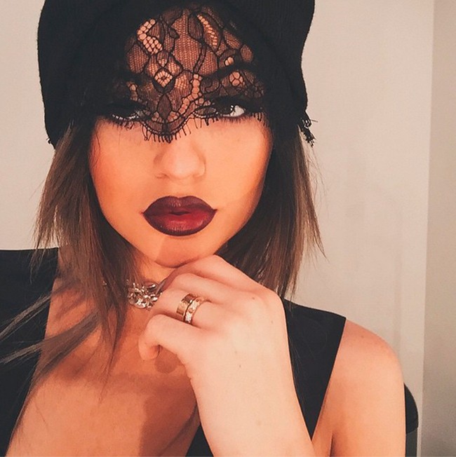 Cặp môi của Kylie Jenner tiếp tục trở thành chủ đề bàn tán, nhưng lần này là vì trông... mỏng hơn hẳn - Ảnh 6.