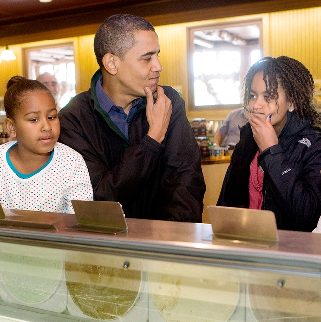 Những khoảnh khắc đáng nhớ bên vợ con của Tổng thống Obama trong 8 năm đương nhiệm - Ảnh 11.