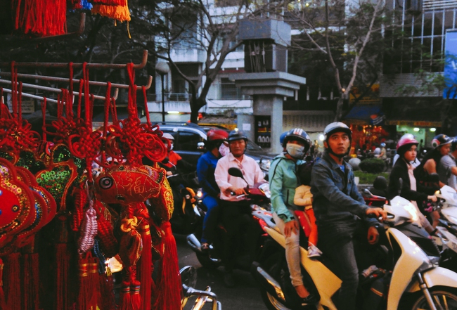 Bộ ảnh Sài Gòn giáp Tết này sẽ khiến bạn thêm yêu cái Tết truyền thống - Ảnh 3.
