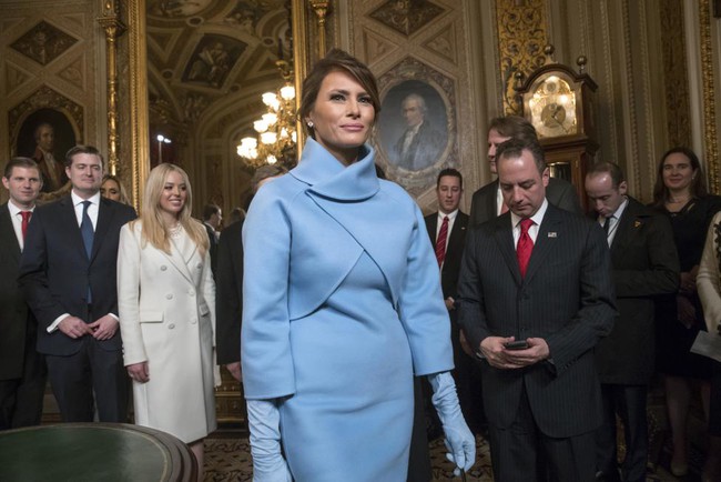 13 hình ảnh ấn tượng nhất của Đệ nhất phu nhân Mỹ Melania Trump kể từ sau lễ nhậm chức của chồng - Ảnh 11.