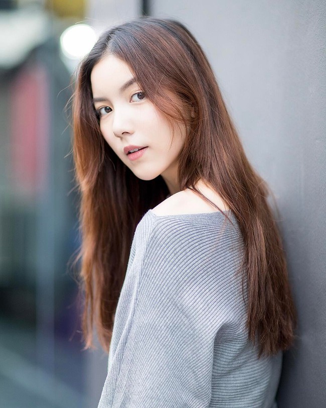 Cứ chê tóc ngôi giữa quê nhưng hot girl Thái, Trung cô nào cô nấy để tóc này đều xinh hết nấc - Ảnh 3. Cứ chê tóc ngôi giữa quê nhưng hot girl Thái, Trung cô nào cô nấy để tóc này đều xinh hết nấc - Ảnh 3.