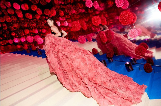 Thảm đỏ cũng thường th&ocirc;i, b&ecirc;n trong Met Gala mới l&agrave; đ&ecirc;m tiệc lộng lẫy nhất năm của sao Hollywood! - Ảnh 4.