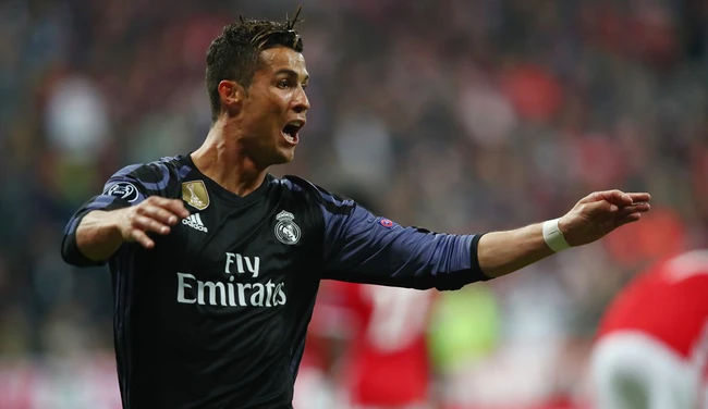 Ronaldo ghi danh vào lịch sử với cột mốc 100 bàn tại Cúp châu Âu - Ảnh 1.