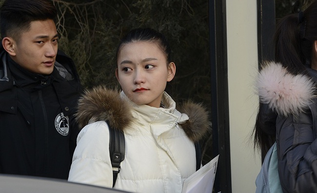 Vào ngày tuyển sinh, mỹ nhân đứng chật cứng cả sân trường Học viện Điện ảnh Bắc Kinh - Ảnh 6.