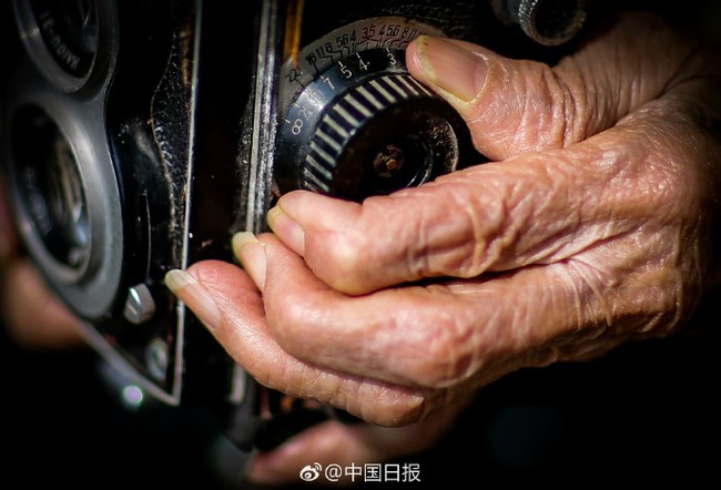 Cụ b&agrave; 100 tuổi đam m&ecirc; nhiếp ảnh khiến giới trẻ nể phục - Ảnh 2.