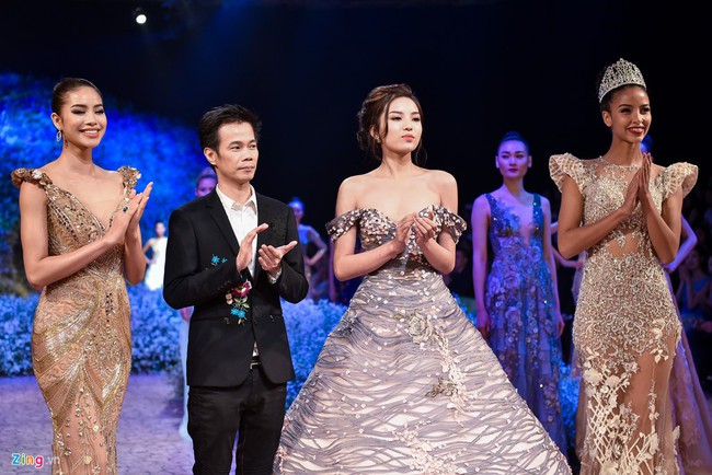 Trước khi thiết kế váy cho tân HHHV, Hoàng Hải vốn đã là NTK của mọi Hoa hậu Việt - Ảnh 1.