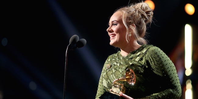 Grammy 2017: Adele bật khóc khi ẵm trọn cả hai giải thưởng quan trọng cuối cùng - Ảnh 2.