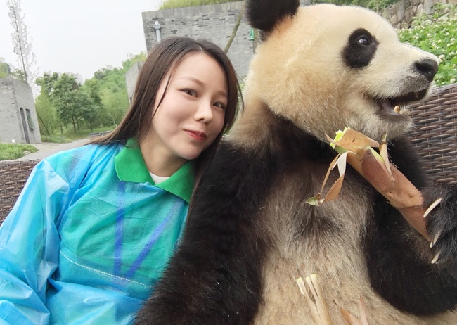 Ch&uacute; gấu tr&uacute;c th&iacute;ch chụp selfie nhất thế giới sẽ khiến bạn y&ecirc;u ngay từ c&aacute;i nh&igrave;n đầu ti&ecirc;n - Ảnh 8.