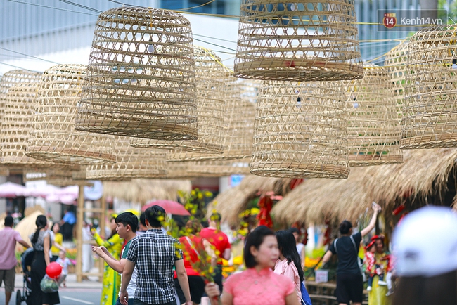 Không chỉ có đường hoa Nguyễn Huệ, Sài Gòn còn có một con đường hoa xuân khác rất đẹp! - Ảnh 13.