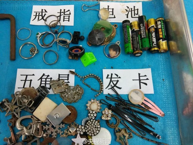 Bạn kh&ocirc;ng thể h&igrave;nh dung được con m&igrave;nh sẽ nuốt phải những g&igrave; chỉ sau v&agrave;i gi&acirc;y bất cẩn - Ảnh 6.