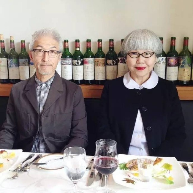 Nhìn bộ ảnh cặp vợ chồng người Nhật mặc đồ đôi suốt 37 năm, ai chẳng muốn muốn có được mối tình như họ - Ảnh 7.