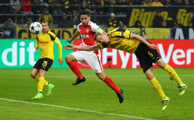 Sau vụ xe bus bị đánh bom, Dortmund rượt đuổi tỷ số với Monaco - Ảnh 7.