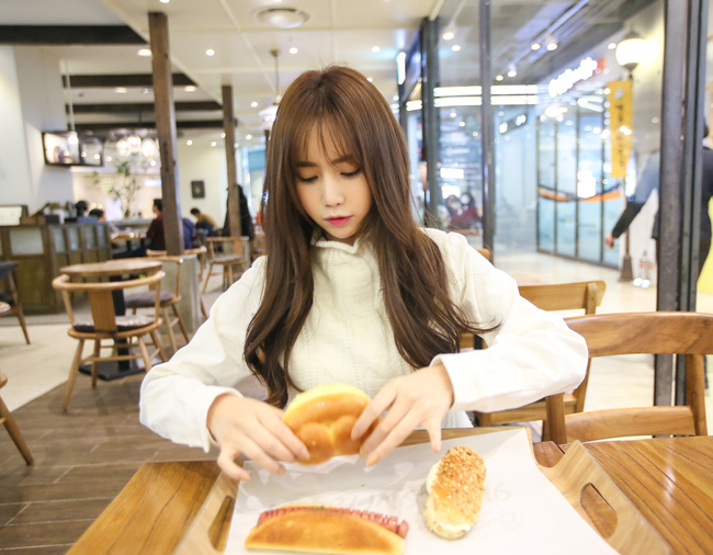 Cứ ngủ ngay sau khi ăn trưa, cẩn thận kẻo mắc c&aacute;c bệnh nguy hiểm n&agrave;y - Ảnh 1.