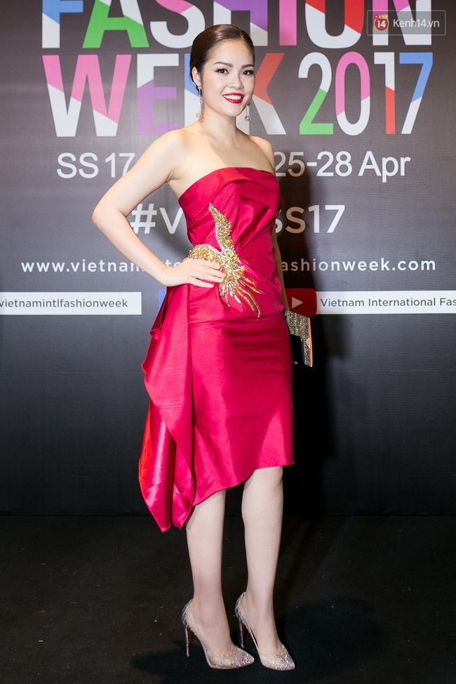 Thảm đỏ VIFW ngày cuối: Phạm Hương và Tóc Tiên cùng chọn style chất quằn quại, Hoa hậu Thu Thảo chưa bao giờ chói đến thế - Ảnh 18.