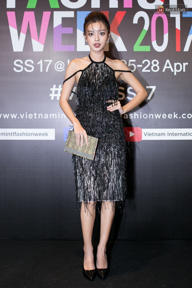 Thảm đỏ VIFW ngày cuối: Phạm Hương và Tóc Tiên cùng chọn style chất quằn quại, Hoa hậu Thu Thảo chưa bao giờ chói đến thế - Ảnh 6.