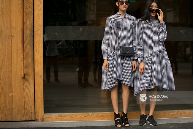 Street style ngày thứ 2 của VIFW 2017 bùng nổ với loạt set đồ từ chất đến dị - Ảnh 20.