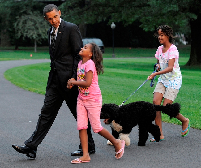 Những khoảnh khắc đáng nhớ bên vợ con của Tổng thống Obama trong 8 năm đương nhiệm - Ảnh 15.