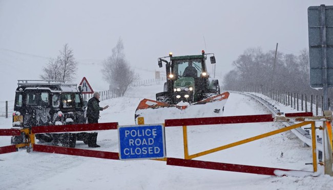 Người d&acirc;n ch&acirc;u &Acirc;u chật vật đối ph&oacute; với m&ugrave;a đ&ocirc;ng gi&aacute; r&eacute;t bất thường - Ảnh 8.