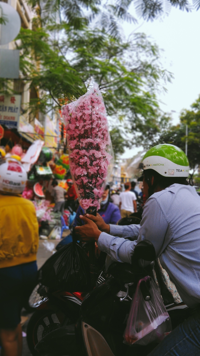 Bộ ảnh Sài Gòn giáp Tết này sẽ khiến bạn thêm yêu cái Tết truyền thống - Ảnh 5.