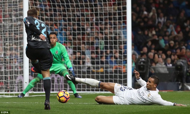 Ronaldo ghi b&agrave;n, Real cho Barca ngửi kh&oacute;i trong cuộc đua v&ocirc; địch - Ảnh 10.