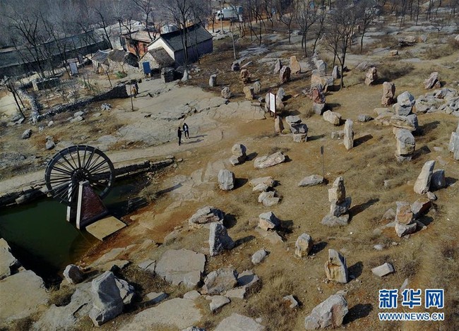 Trung Quốc: Ở nơi thâm sơn cùng cốc có một ngôi làng được làm hoàn toàn từ đá tảng rất ít người biết - Ảnh 2.