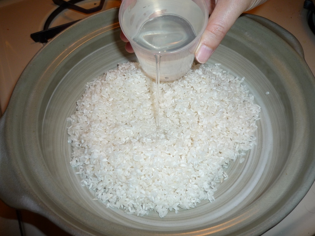 Học con gái Nhật cách làm mặt nạ từ gạo cho làn da trẻ hơn 10 tuổi - Ảnh 2.