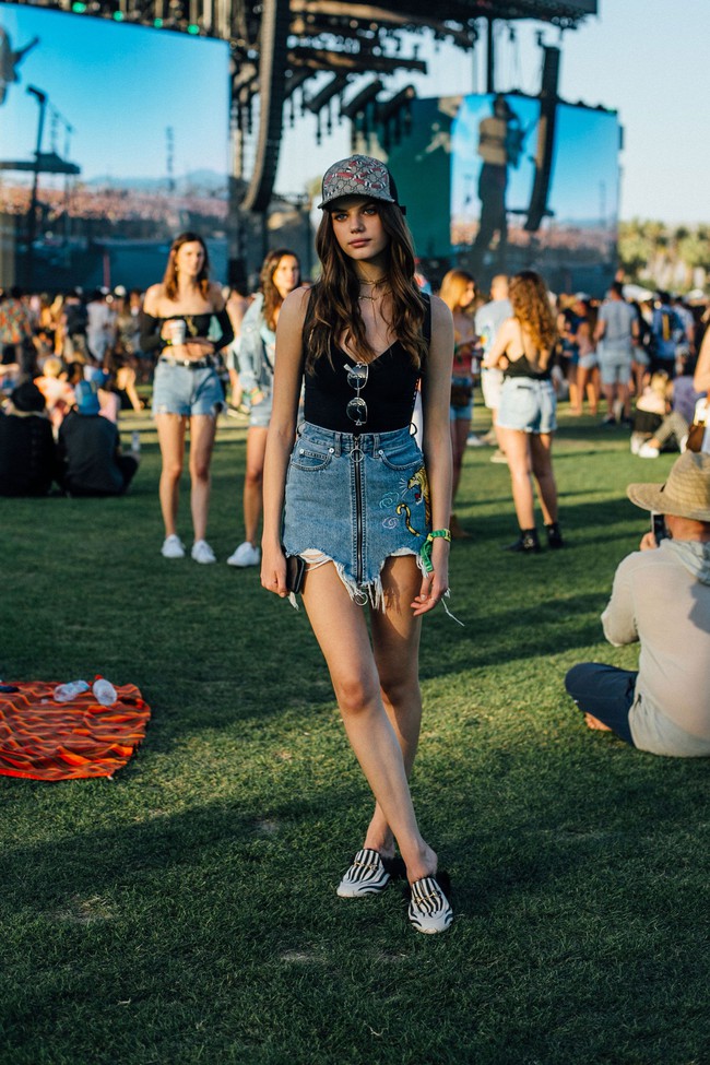 Selena Gomez và The Weeknd được Vogue chọn là cặp đôi mặc đẹp nhất Coachella 2017 - Ảnh 12.