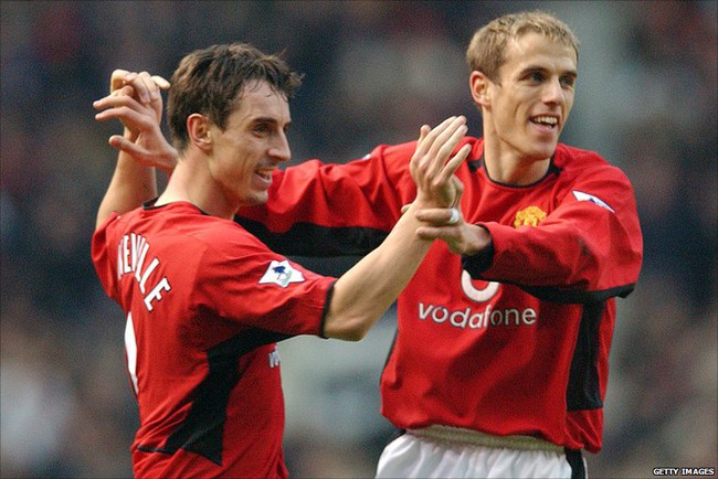 Phil Neville, cả cuộc đời dưới cái bóng anh trai - Ảnh 2.