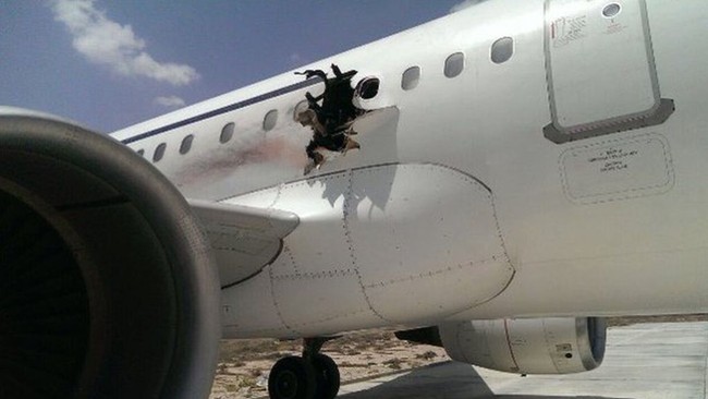 Hiểm họa mới từ những chiếc laptop có giấu bom qua mặt an ninh sân bay của IS - Ảnh 2.
