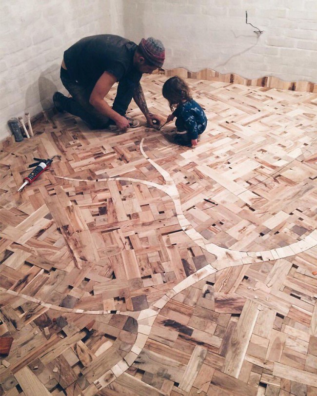 Thu thập các mảnh gỗ vụn bỏ đi, người đàn ông biến sàn nhà thành một tác phẩm nghệ thuật đẹp ngỡ ngàng - Ảnh 13.