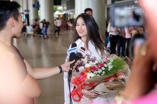 Hồng Ánh, Ngọc Thanh Tâm rạng rỡ trở về từ LHP quốc tế ASEAN 2017 - Ảnh 6.