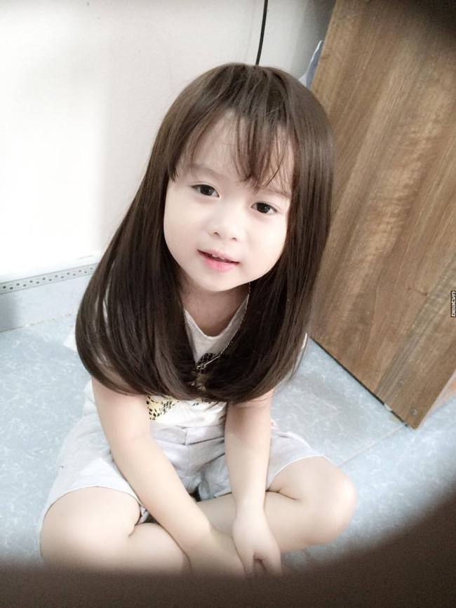 Cậu b&eacute; đội t&oacute;c giả xinh hơn cả con g&aacute;i khiến d&acirc;n mạng sửng sốt - Ảnh 5.