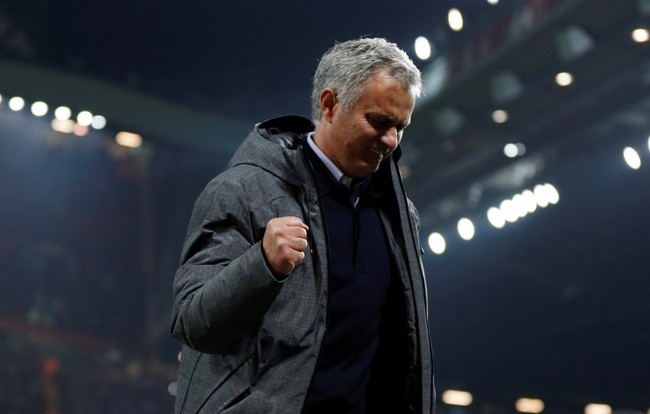 Mourinho ăn mừng như muốn khóc vì tấm vé chung kết - Ảnh 8.