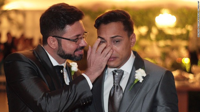 Brazil lần đầu tiên có Thị trưởng kết hôn đồng giới - Ảnh 2.