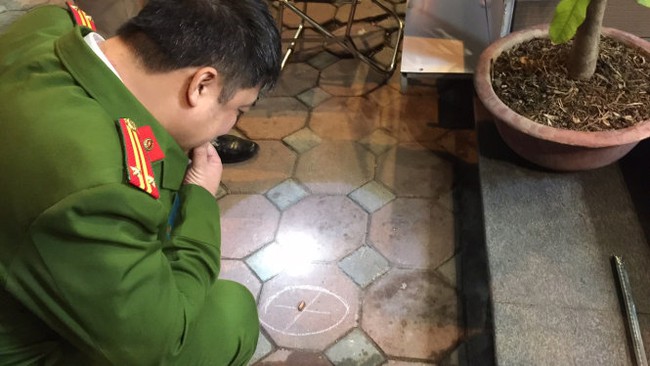 Nổ súng trên phố Phan Bội Châu, Hà Nội - Ảnh 1. Nổ súng trên phố Phan Bội Châu, Hà Nội - Ảnh 1.