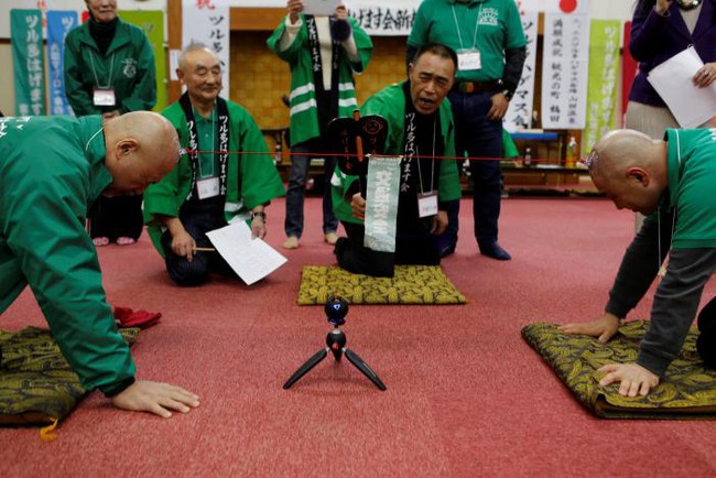 Không đâu dị bằng Nhật Bản: Cuộc thi kéo co bằng đầu chỉ dành cho quý ông hói - Ảnh 1.