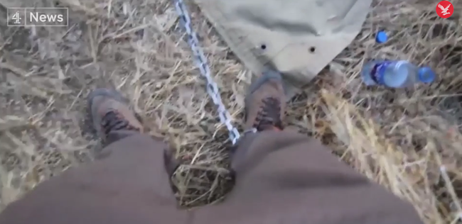 Nhà báo bị bắt giữ suốt 6 tuần ở Sudan đã giấu chiếc thẻ nhớ trong hậu môn để mang lại những thước phim chân thực - Ảnh 2.