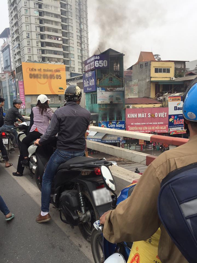 H&agrave; Nội: Ch&aacute;y qu&aacute;n phở ở ng&atilde; tư Vọng - Ảnh 1.