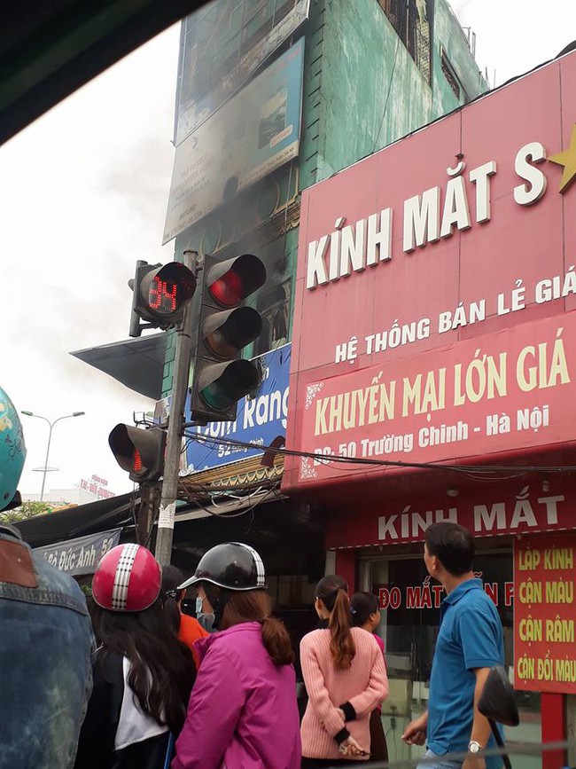 H&agrave; Nội: Ch&aacute;y qu&aacute;n phở ở ng&atilde; tư Vọng - Ảnh 2.