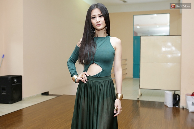 Đ&ocirc;ng Nhi, T&oacute;c Ti&ecirc;n đụng t&ocirc;ng xanh trong buổi ra qu&acirc;n của 2 team - Ảnh 1.