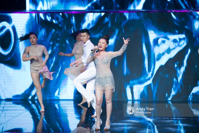 Cựu quán quân Noo Phước Thịnh gây ấn tượng khi vác trăn lên sân khấu chung kết The Remix 2017 - Ảnh 4.
