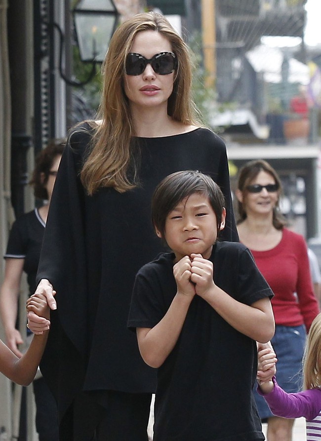 Pax Thiên Jolie-Pitt - Hành trình từ em bé suy dinh dưỡng đến cậu thiếu niên chững chạc - Ảnh 20.