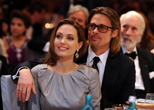 Angelina Jolie xuất hiện vui vẻ cùng các con sau tin đồn suy sụp vì nhớ Brad Pitt - Ảnh 1.