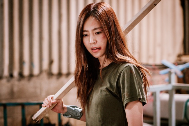 Cười bất chấp với bộ đ&ocirc;i qu&aacute;i nữ trong Điệp Vi&ecirc;n Ngo&agrave;i Giờ - Ảnh 8.