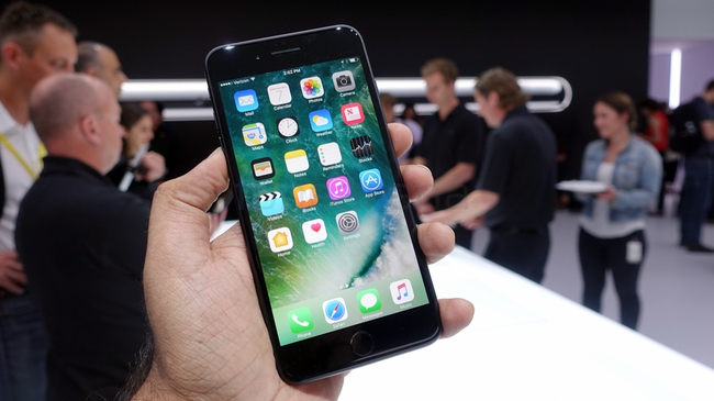 Tại sao iPhone gi&aacute; cao ngất ngưởng m&agrave; b&aacute;n vẫn đắt như t&ocirc;m tươi? - Ảnh 3.