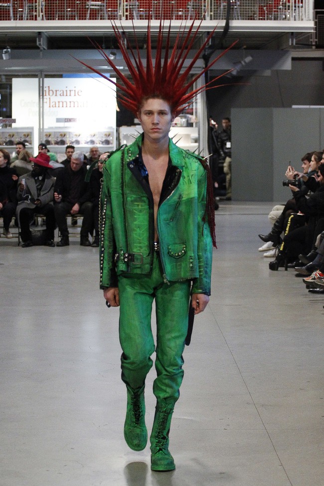 BST của Vetements: Mông lung như một trò đùa! - Ảnh 13. BST của Vetements: Mông lung như một trò đùa! - Ảnh 13.
