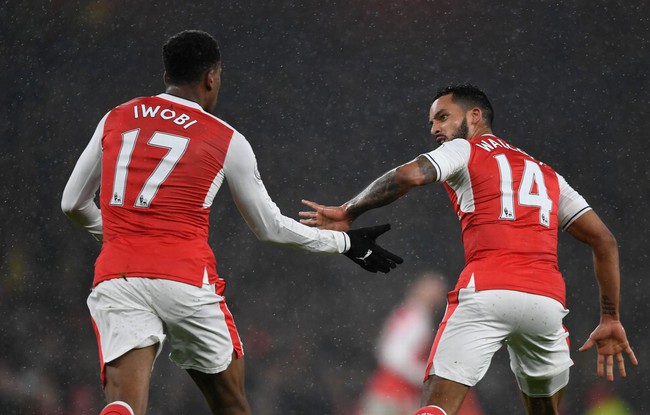 Arsenal ng&atilde; sấp mặt tr&ecirc;n s&acirc;n nh&agrave; - Ảnh 8.