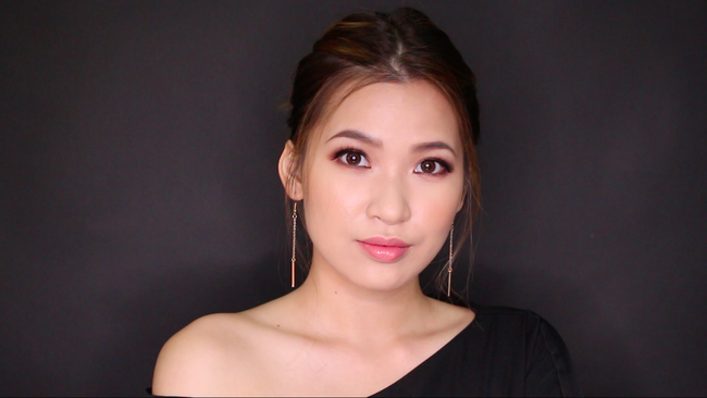 Gợi ý makeup đón Giao thừa với son hồng nude, mắt khói lung linh từ beauty blogger Linh Trương - Ảnh 1.