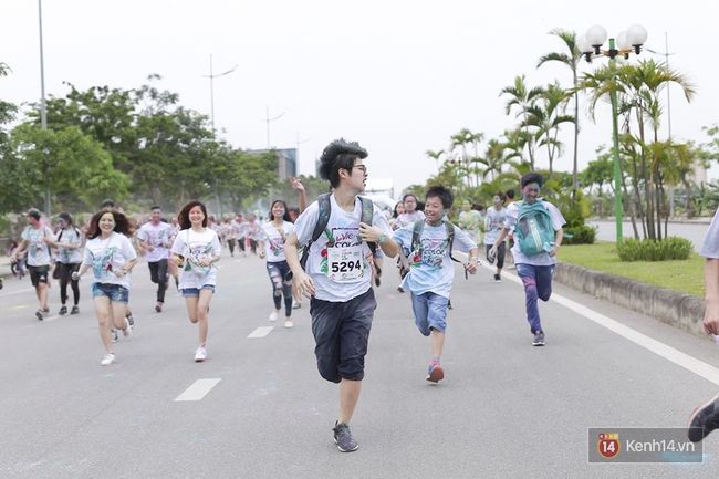 Đến hẹn lại lên, giới trẻ Hà Nội đang quẩy hết mình ở Color me run 2017! - Ảnh 11.