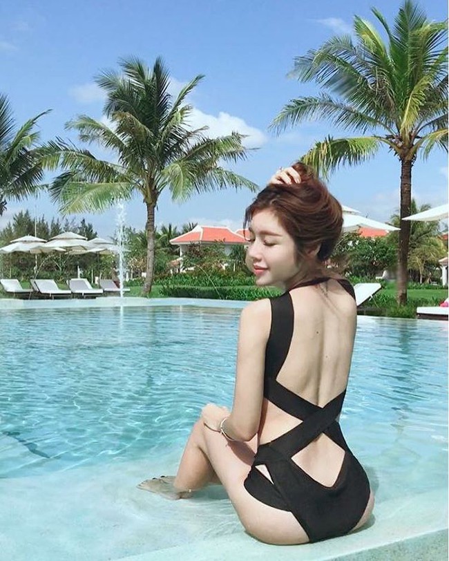 Mới đầu tháng 5, sao Việt đã thi nhau diện bikini khoe thân hình nóng bỏng - Ảnh 3.